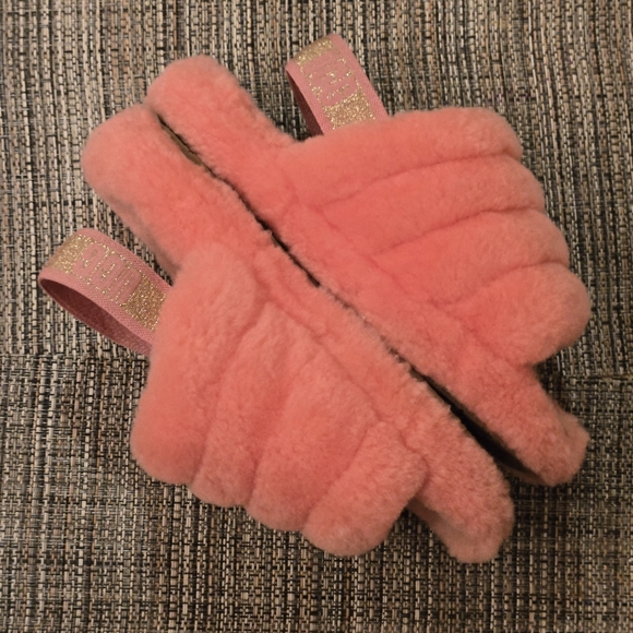 UGG Fluff Yeah Pink Furry Slingback Slipper Sandals  Euro 33.5 US Youth 3 - Picture 2 of 13
